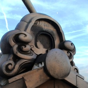 浜北区にて・瓦交換工事　　鬼瓦の家紋の取り付け工事