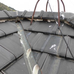 浜松市北区。平板瓦の漆喰塗り直し工事